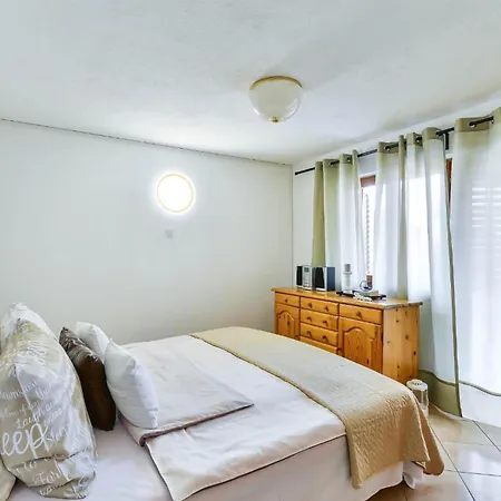 1 Bedroom Lovely In Zadar