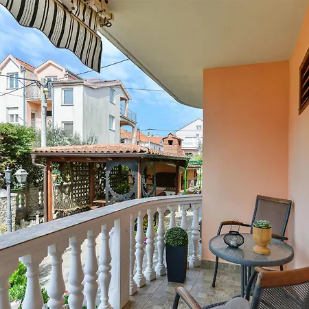 Apartamento Beautiful In With Kitchen Zadar