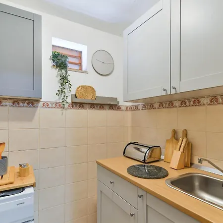 Beautiful In With Kitchen شقة